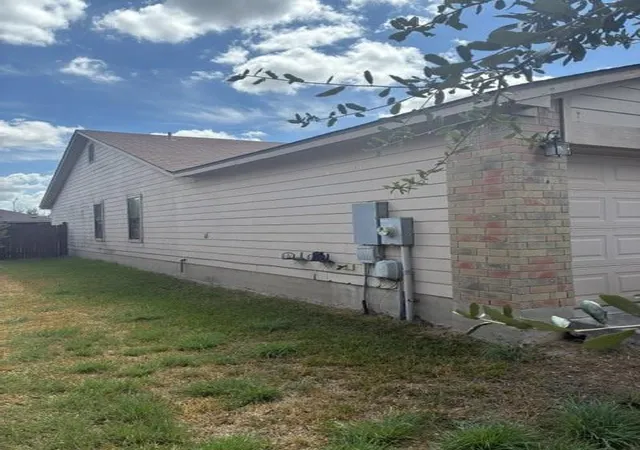 Photo 3 of Single family home for sale at 112 Azolar St, San Marcos, TX 78666 | MLS# 5291060 | Listing updated on 2026-09-18