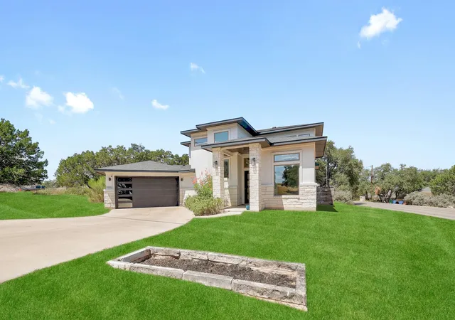 Photo 2 of Single family home for sale at 4902 Country Clb Dr, Lago Vista, TX 78645 | MLS# 9000970 | Listing updated on 2026-09-12