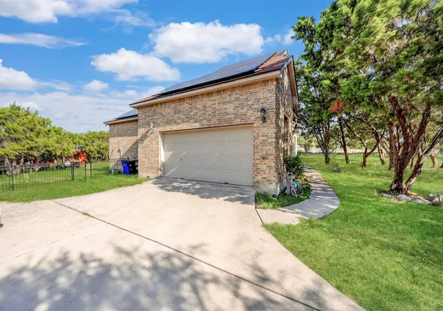 Photo 3 of Single family home for sale at 643 Shady Holw, New Braunfels, TX 78132 | MLS# 6564639 | Listing updated on 2026-10-04