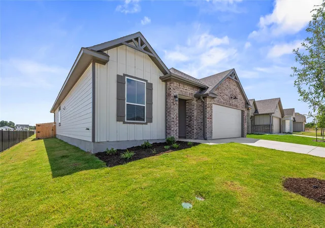Photo 2 of Single family home for sale at 247 Gus Loop, Georgetown, TX 78626 | MLS# 4742427 | Listing updated on 2026-09-14