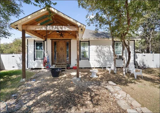 Photo 1 of Single family home for sale at 104 Pink Dahlia Dr, Dale, TX 78616 | MLS# 3301655 | Listing updated on 2026-09-14