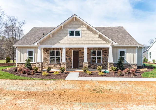 Photo 1 of Single family home for sale at 12813 Mayes Rd, Huntersville, NC 28078 | MLS# 4189023 | Listing updated on 2026-10-03
