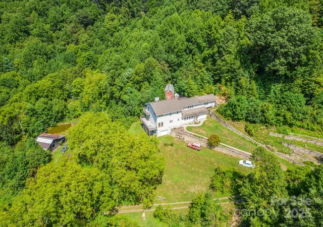 Photo 3 of Single family home for sale at 505 Old Home Pl Dr, Marshall, NC 28753 | MLS# 4207123 | Listing updated on 2026-09-15