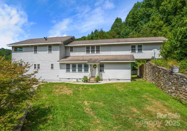 Photo 3 of Single family home for sale at 505 Old Home Pl Dr, Marshall, NC 28753 | MLS# 4207123 | Listing updated on 2026-10-01