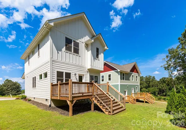 Photo 1 of Single family home for sale at 33 Loblolly Ln, Asheville, NC 28803 | MLS# 4228799 | Listing updated on 2026-10-10