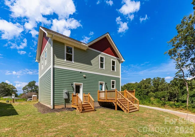 Photo 2 of Single family home for sale at 35 Loblolly Ln, Asheville, NC 28803 | MLS# 4228836 | Listing updated on 2026-09-11