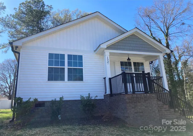 Photo 1 of Single family home for sale at 1537 Poston Cir, Gastonia, NC 28054 | MLS# 4237260 | Listing updated on 2026-09-30