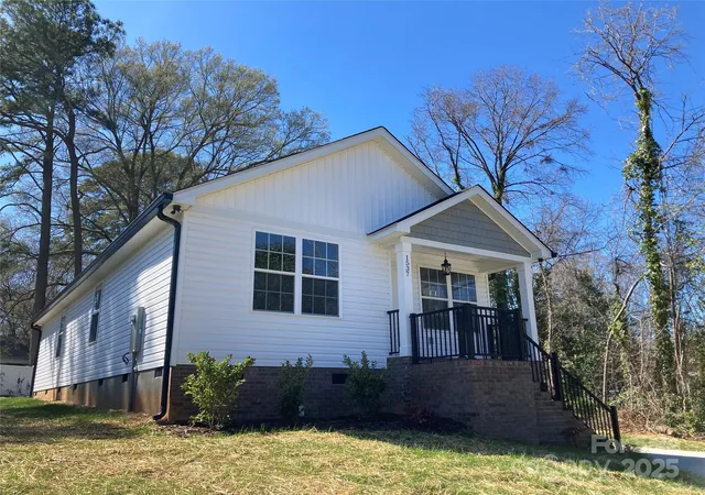 Photo 2 of Single family home for sale at 1537 Poston Cir, Gastonia, NC 28054 | MLS# 4237260 | Listing updated on 2026-09-30
