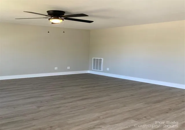 Photo 3 of Single family home for sale at 1537 Poston Cir, Gastonia, NC 28054 | MLS# 4237260 | Listing updated on 2026-09-30