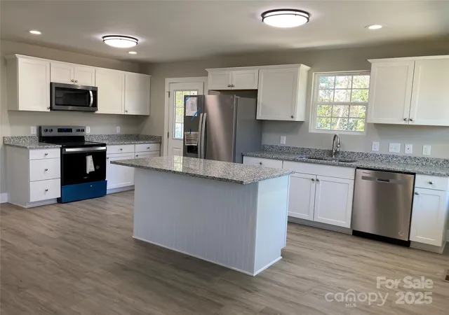 Photo 4 of Single family home for sale at 1537 Poston Cir, Gastonia, NC 28054 | MLS# 4237260 | Listing updated on 2026-09-30
