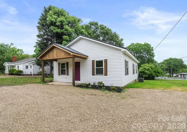 Photo 2 of Single family home for sale at 1067 Old Charlotte Rd, Concord, NC 28027 | MLS# 4241268 | Listing updated on 2026-09-11