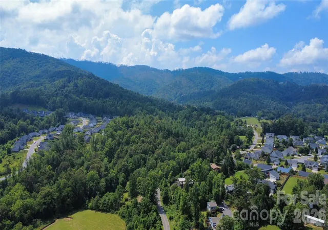 Photo 2 of Single family home for sale at 827 Adelston Ln, Asheville, NC 28804 | MLS# 4264538 | Listing updated on 2026-09-14