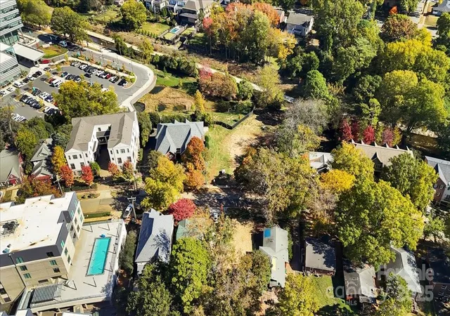 Photo 4 of Sale Pending at 1645 Lombardy Cir, Charlotte, NC 28203 | MLS# 4290690 | Listing updated on 2026-09-11
