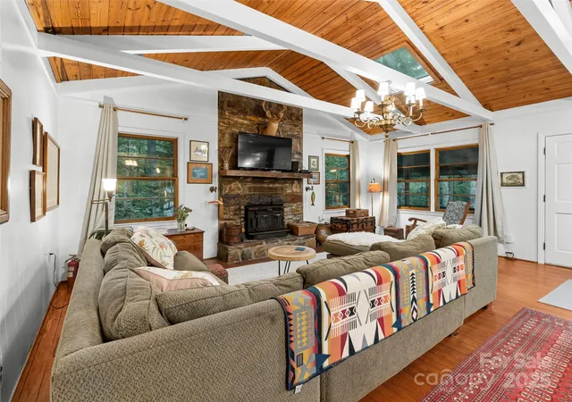 Photo 3 of Single family home for sale at 210 Ballard Rd, Brevard, NC 28712 | MLS# 4300398 | Listing updated on 2026-09-11
