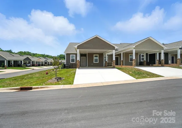 Photo 2 of Townhouse for sale at 1530 29th Street Se, Hickory, NC 28602 | MLS# 4300655 | Listing updated on 2026-09-11