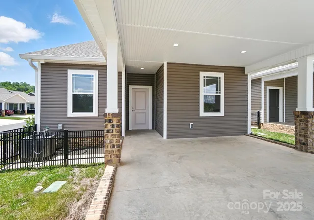 Photo 3 of Townhouse for sale at 1530 29th Street Se, Hickory, NC 28602 | MLS# 4300655 | Listing updated on 2026-09-11