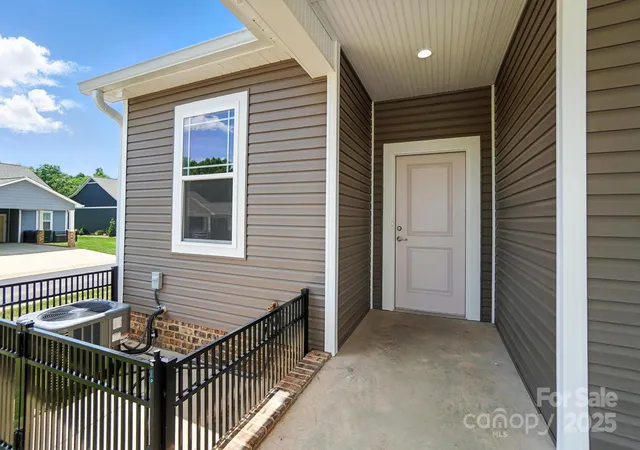 Photo 3 of Townhouse for sale at 1530 29th Street SE, Hickory, NC 28602 | MLS# 4300655 | Listing updated on 2026-10-28