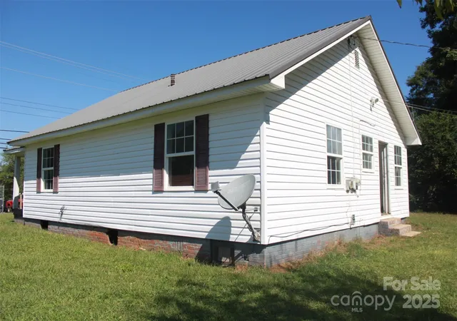Photo 4 of Single family home for sale at 496 Spindale St, Spindale, NC 28160 | MLS# 4301726 | Listing updated on 2026-09-15
