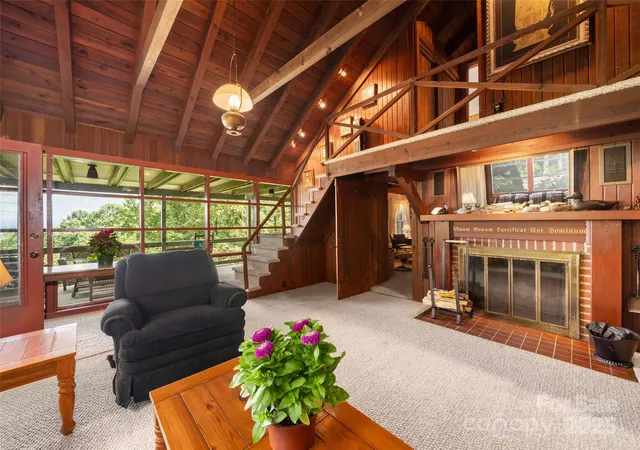 Photo 3 of Sale Pending at 435 Upper Laurel Dr, Hendersonville, NC 28739 | MLS# 4305569 | Listing updated on 2026-09-13
