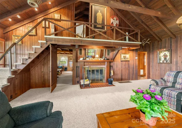 Photo 3 of Sale Pending at 435 Upper Laurel Dr, Hendersonville, NC 28739 | MLS# 4305569 | Listing updated on 2026-09-13