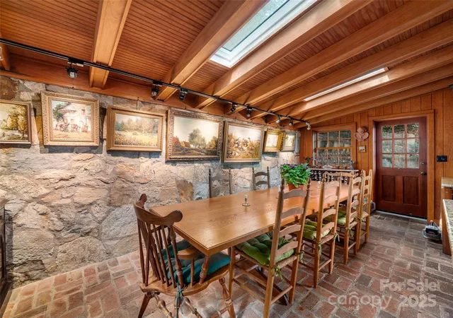 Photo 4 of Sale Pending at 435 Upper Laurel Dr, Hendersonville, NC 28739 | MLS# 4305569 | Listing updated on 2026-09-13