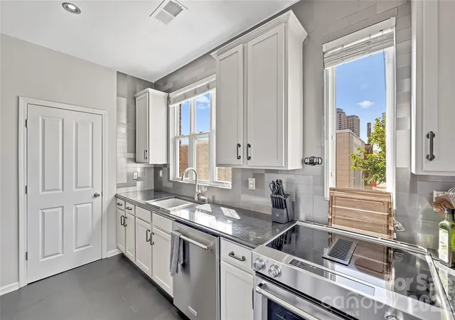 Photo 3 of Sale Pending at 1425 Camden Rd, Charlotte, NC 28203 | MLS# 4311487 | Listing updated on 2026-10-09