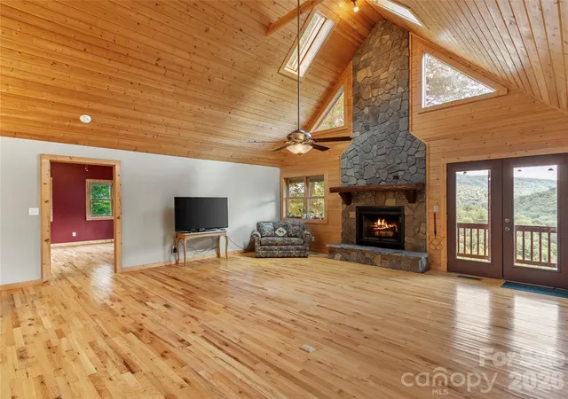 Photo 4 of Single family home for sale at 346 Appaloosa Trl, Burnsville, NC 28714 | MLS# 4312103 | Listing updated on 2026-09-13