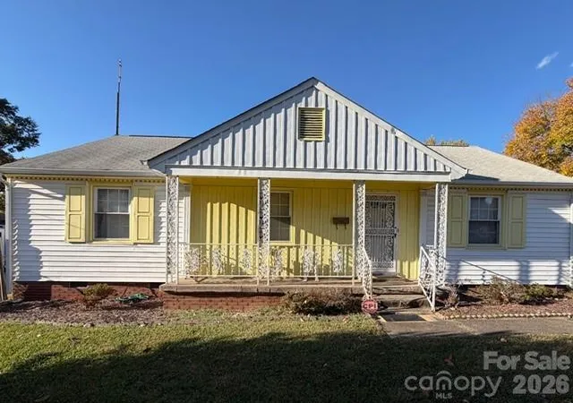 Photo 1 of Sale Pending at 2126 Syracuse Dr, Charlotte, NC 28216 | MLS# 4316831 | Listing updated on 2026-09-11