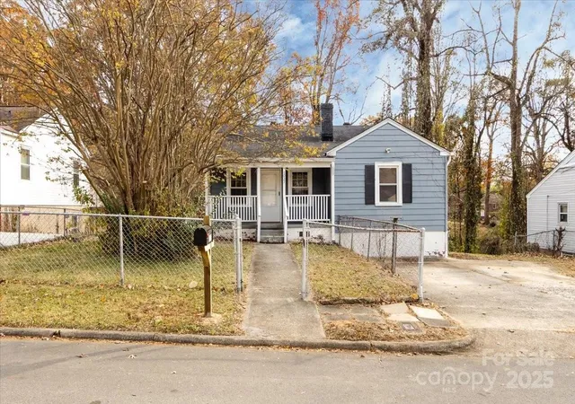 Photo 1 of Single family home for sale at 1027 Holland Ave, Gastonia, NC 28052 | MLS# 4324382 | Listing updated on 2026-09-11
