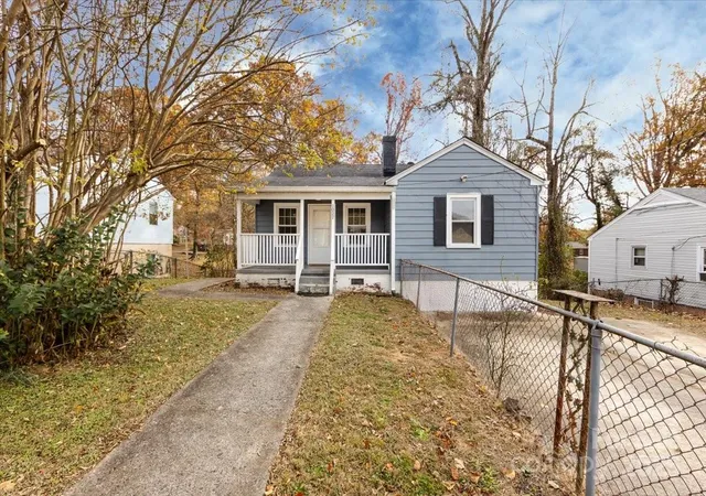 Photo 2 of Single family home for sale at 1027 Holland Ave, Gastonia, NC 28052 | MLS# 4324382 | Listing updated on 2026-09-11