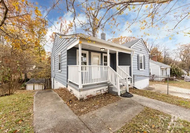 Photo 3 of Single family home for sale at 1027 Holland Ave, Gastonia, NC 28052 | MLS# 4324382 | Listing updated on 2026-09-11