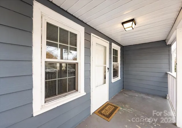 Photo 3 of Single family home for sale at 1027 Holland Ave, Gastonia, NC 28052 | MLS# 4324382 | Listing updated on 2026-09-11
