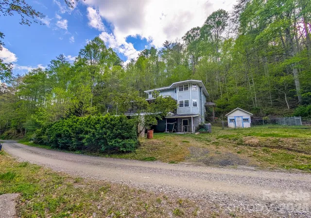 Photo 3 of Single family home for sale at 77 Griffith Branch Rd, Green Mountain, NC 28740 | MLS# 4328405 | Listing updated on 2026-09-11