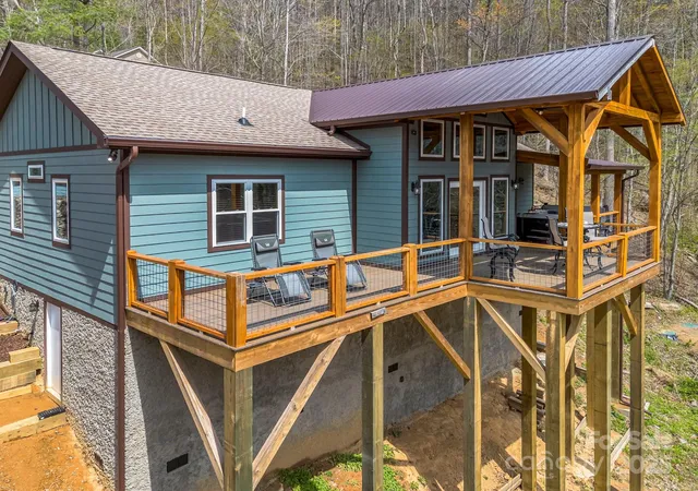 Photo 2 of Single family home for sale at 107 Twisted Birch Dr, Hendersonville, NC 28792 | MLS# 4328960 | Listing updated on 2026-09-10