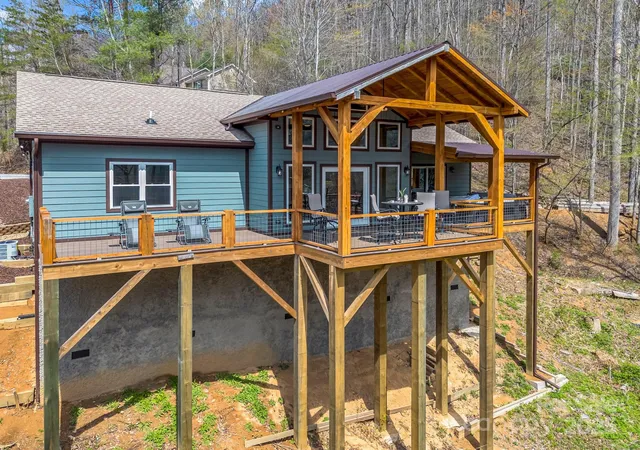 Photo 3 of Single family home for sale at 107 Twisted Birch Dr, Hendersonville, NC 28792 | MLS# 4328960 | Listing updated on 2026-09-10