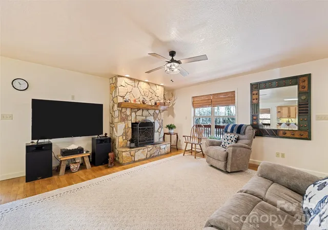 Photo 4 of Single family home for sale at 3975 Mountain Crk Rd, Robbinsville, NC 28771 | MLS# 4329433 | Listing updated on 2026-09-15