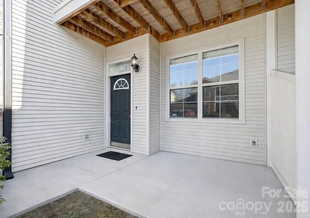 Listing Photo 2 - Condo for sale in building located at 2318 Brendon Patrick Ct, Charlotte, NC 28262