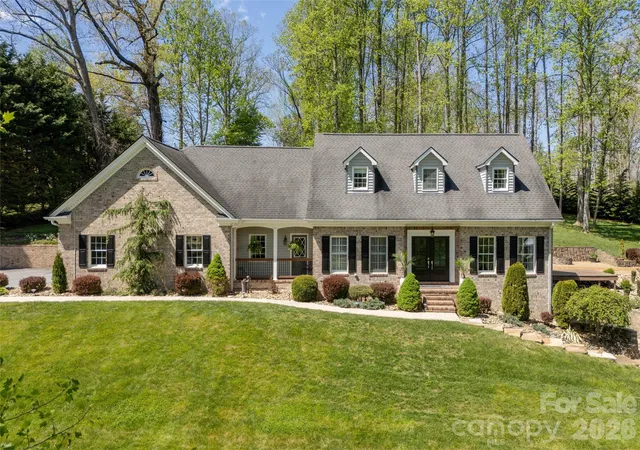 Photo 1 of Single family home for sale at 514 Whispering Hills Dr, Hendersonville, NC 28792 | MLS# 4330403 | Listing updated on 2026-10-06
