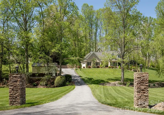 Photo 2 of Single family home for sale at 514 Whispering Hills Dr, Hendersonville, NC 28792 | MLS# 4330403 | Listing updated on 2026-10-06