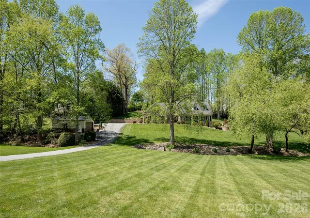 Photo 3 of Single family home for sale at 514 Whispering Hills Dr, Hendersonville, NC 28792 | MLS# 4330403 | Listing updated on 2026-10-06