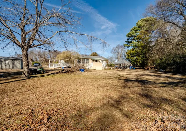 Photo 3 of Single family home for sale at 1909 Charlotte Hwy, York, SC 29745 | MLS# 4330555 | Listing updated on 2026-09-23