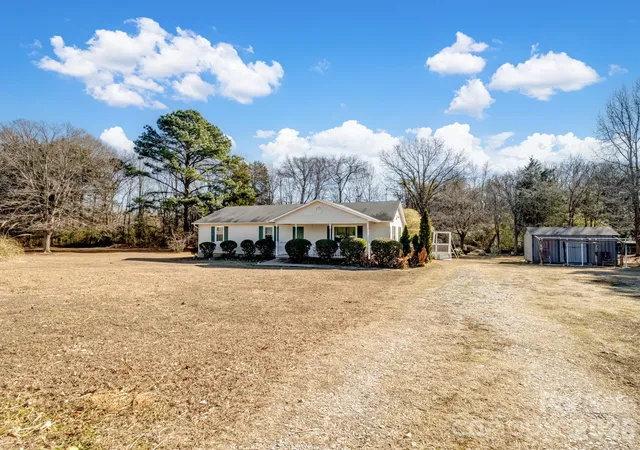 Photo 1 of Single family home for sale at 1909 Charlotte Hwy, York, SC 29745 | MLS# 4330555 | Listing updated on 2026-09-23