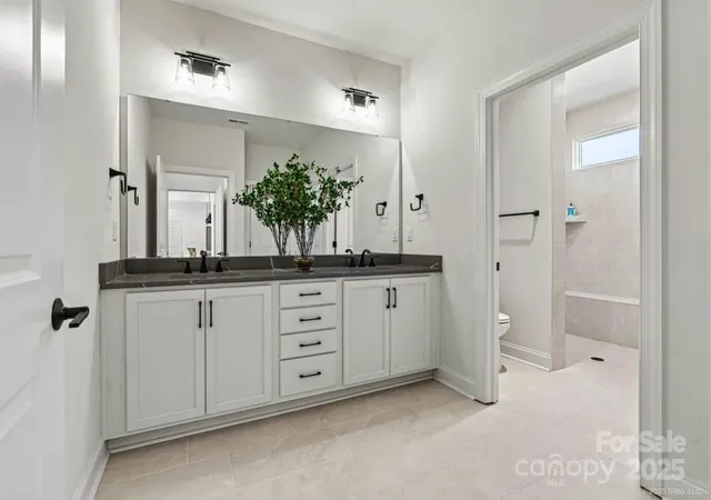 Photo 4 of Single family home for sale at 4180 Creek Brg Cir, Charlotte, NC 28213 | MLS# 4331974 | Listing updated on 2026-09-15