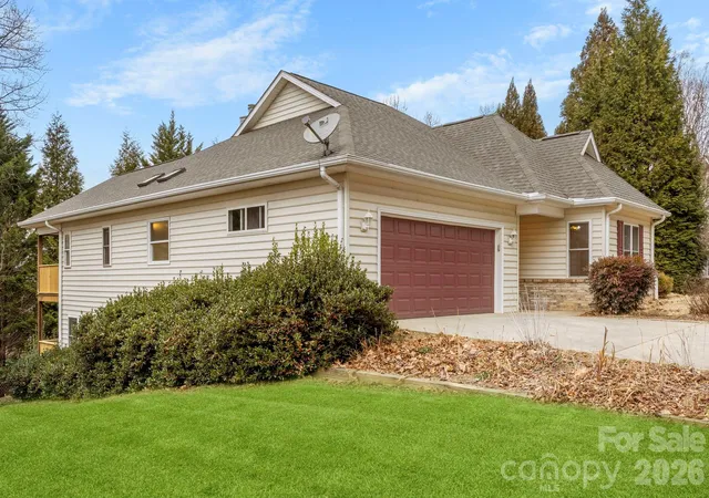 Photo 1 of Single family home for sale at 242 Carriage Summitt Way, Hendersonville, NC 28791 | MLS# 4335765 | Listing updated on 2026-09-29