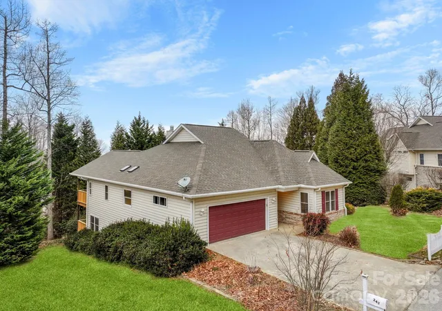 Photo 3 of Single family home for sale at 242 Carriage Summitt Way, Hendersonville, NC 28791 | MLS# 4335765 | Listing updated on 2026-09-29