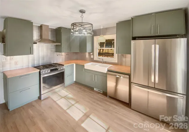 Photo 2 of Single family home for sale at 4661 Easthaven Dr, Charlotte, NC 28212 | MLS# 4336161 | Listing updated on 2026-09-10