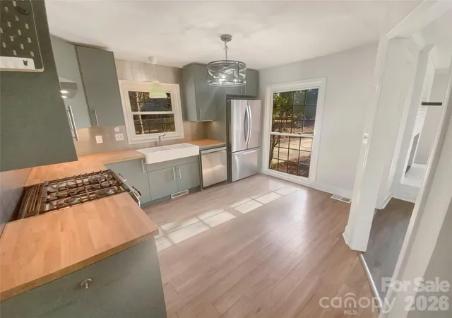 Photo 3 of Single family home for sale at 4661 Easthaven Dr, Charlotte, NC 28212 | MLS# 4336161 | Listing updated on 2026-09-10