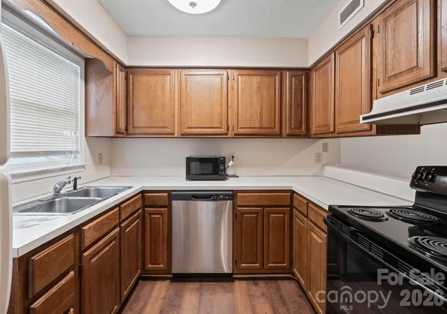Listing Photo 5 - Condo for sale in building located at 239 13Th Ave Pl Nw, Hickory, NC 28601 - Unit #16