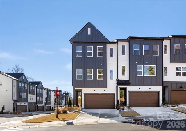 Photo 1 of Sale Pending at 905 Archway Ln, Charlotte, NC 28217 | MLS# 4342220 | Listing updated on 2026-09-13