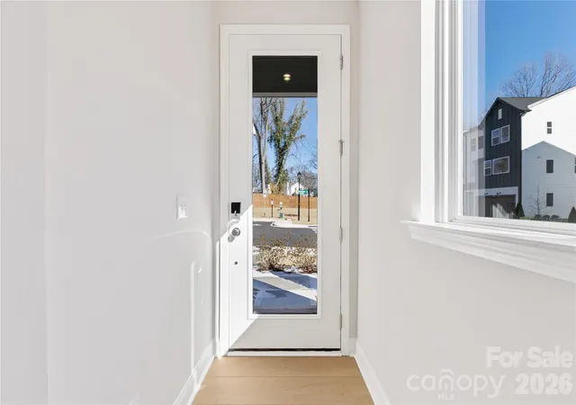 Photo 3 of Sale Pending at 905 Archway Ln, Charlotte, NC 28217 | MLS# 4342220 | Listing updated on 2026-09-13